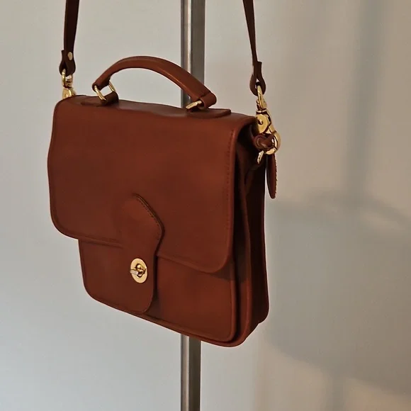 Georgetown Leather Design Bag - Picture 1 of 15